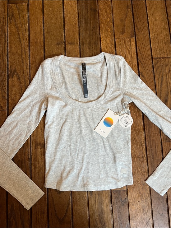 Vuori Tops - Vuori Heather Grey Long Sleeve Pose Scoop Neck Tee Size Small New With Tags NWT